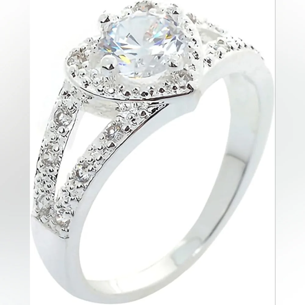 🤍Brand New, Heart-Shaped Crystal on 925 Sterling Silver Ring (Size 8) - Picture 1 of 1
